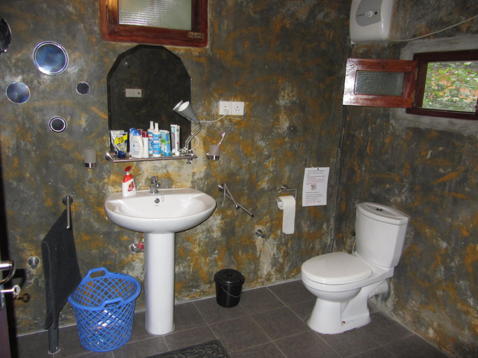 Bathroom 2, Mallis Guesthouse, Habaraduwa