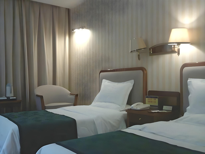 Bedroom 2, Zhengzhou Airport Hotel, Zhengzhou