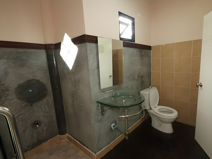 Bathroom 3, Lanta Complex, Ko Lanta