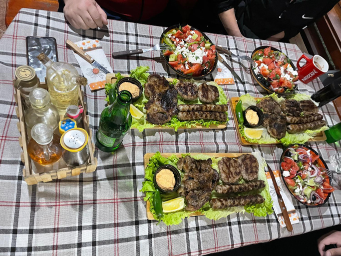 Food & Drinks 5, Къща за гости Динас, Dospat