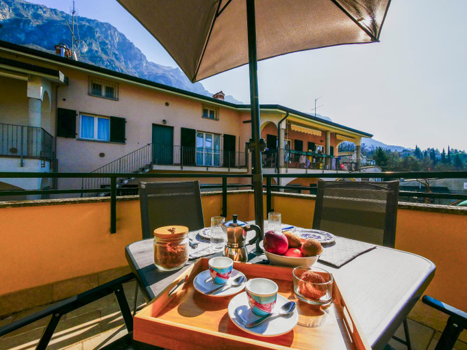 Food & Drinks, Balcony Lake View Apartment, Lecco