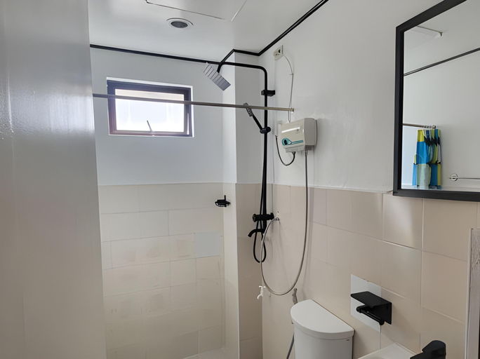 Bathroom 2, Sunvilla beachfront hotel, Malay
