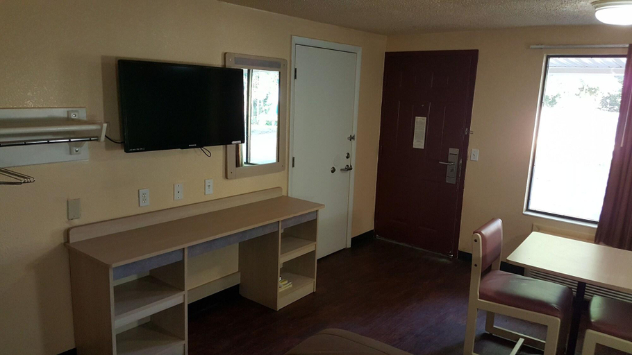 Others 5, Mentor Home Inn, Lake