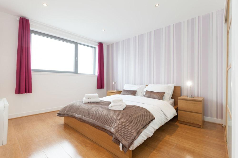 Bedroom 2, Stylish Penthouse Suite, Edinburgh