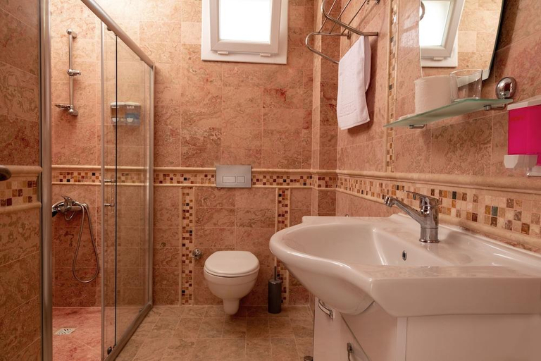 Bathroom 5, Caissa Hotel, Ayvalık
