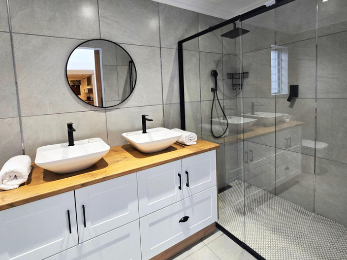 Bathroom 3, Breathe Inn, Eden