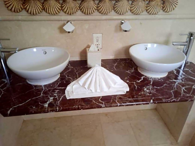 Bathroom 4, Village du Pecheur