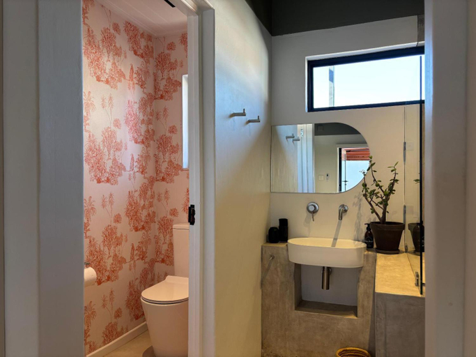 Bathroom 3, The Kathu Grand, John Taolo Gaetsewe