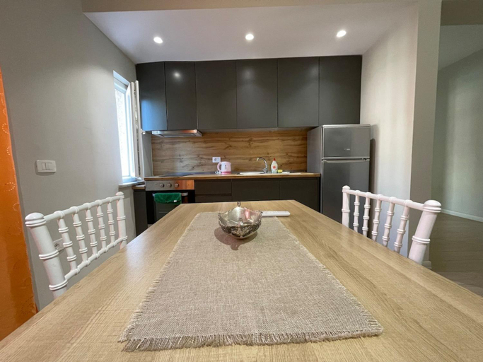 Others 4, Kadare City-Center Apartment with Balcony, Tirana