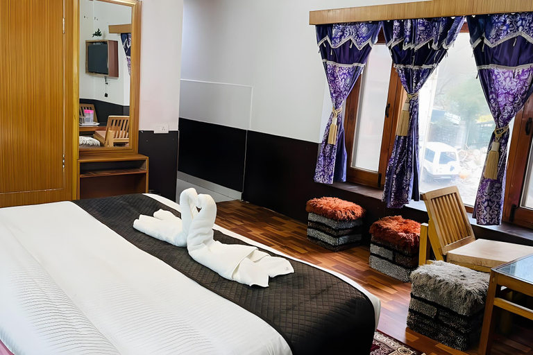 Bedroom 2, Hotel Hilltop, Kullu
