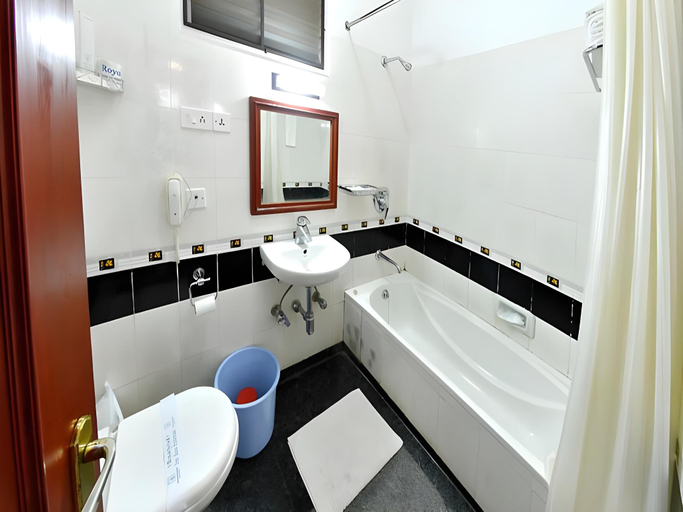Bathroom 4, Hotel Gnanam Thanjavur, Thanjavur