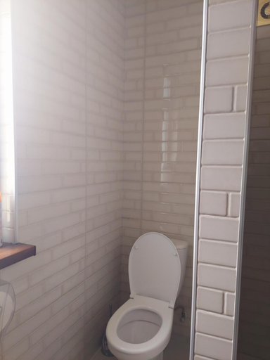 Bathroom 3, Come & Rest, Kazbegi