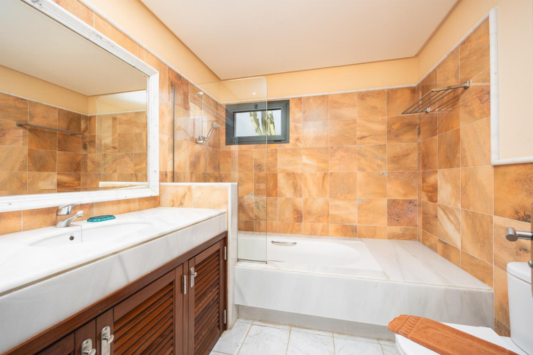 Bathroom 5, Villa Dragos, Las Palmas