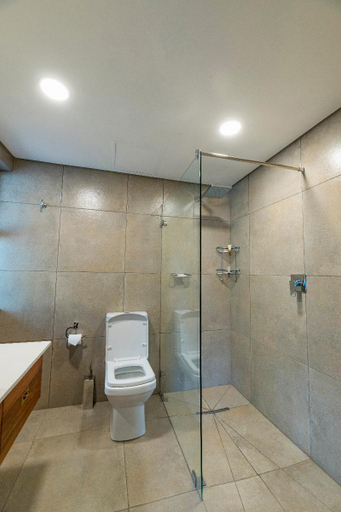 Bathroom 5, Hwange Safari Lodge, Hwange