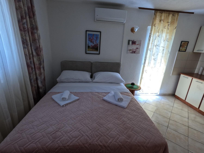 2, Apartman Lena, Bilice