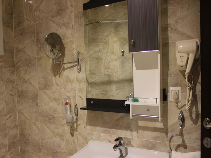 Bathroom 3, Ertiaad Tabuk for Hotel Apartment, Tabuk