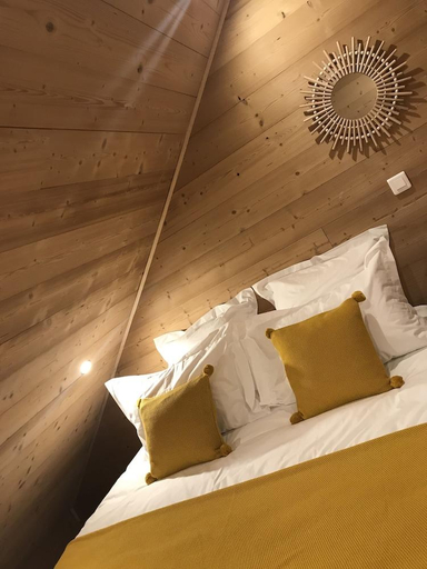 Bedroom 4, Au Sommet des Narcisses, Savoie
