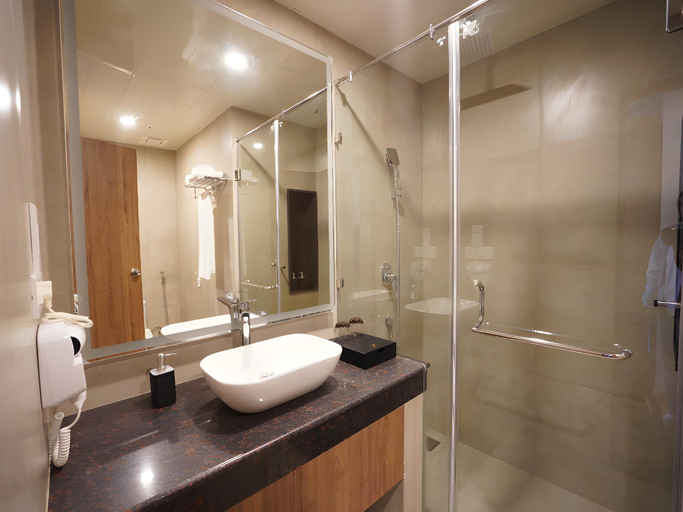 Bathroom 2, THE CAPITAL HOTEL, Chang