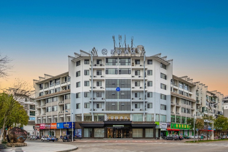 Exterior & Views