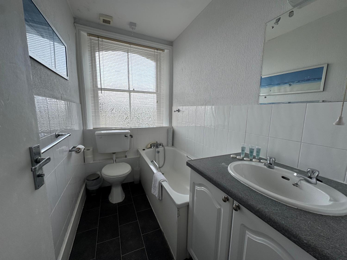 Bathroom 3, Devonshire House Holiday Flats, East Sussex