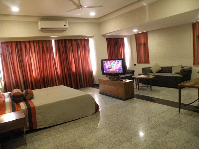 Bedroom 5, Nasiklub, Nashik