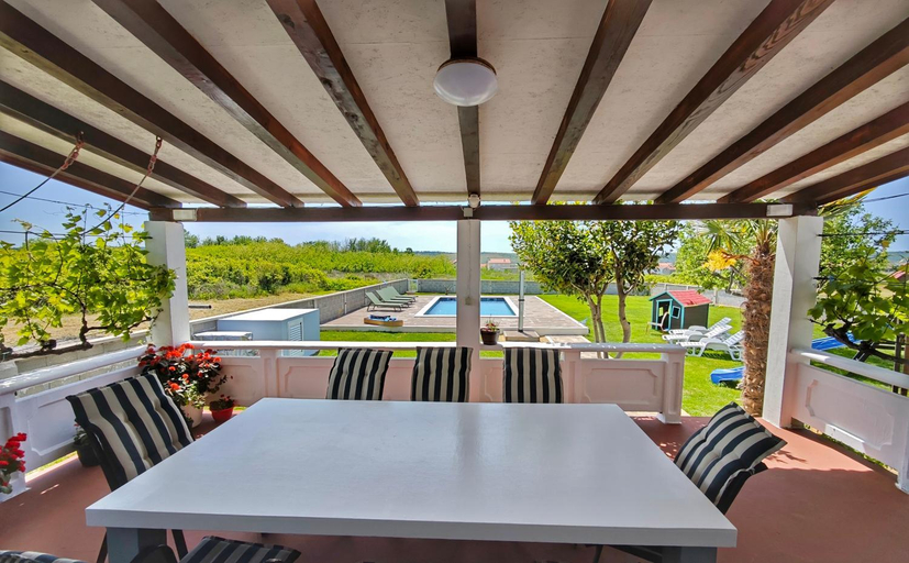 Food & Drinks, House Rose With Garden and Pool, Ražanac