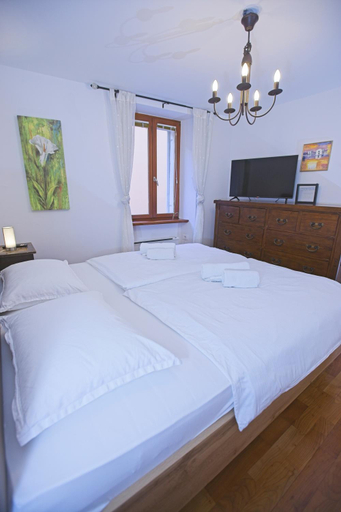 Others 5, Apartments Lara 2 with more affordable parking, Piran