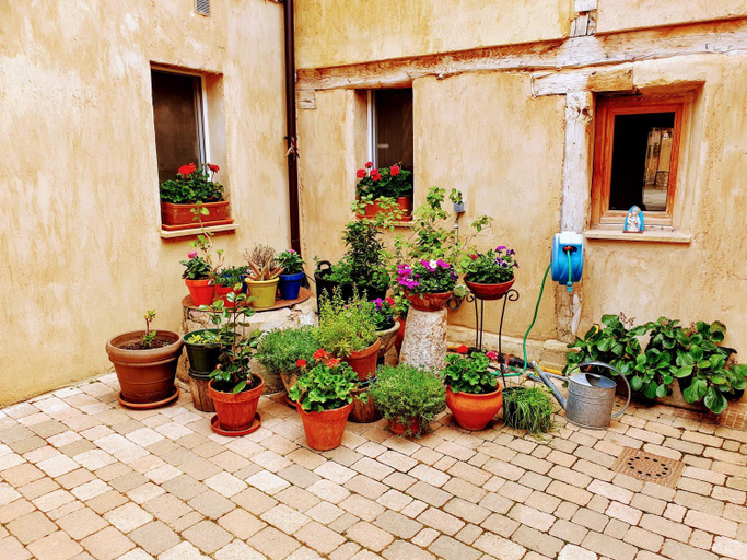 Others 2, Albergue Villares de Orbigo, León