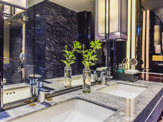 Bathroom 3, Tian Yuan Mingyue Hotel, Lishui