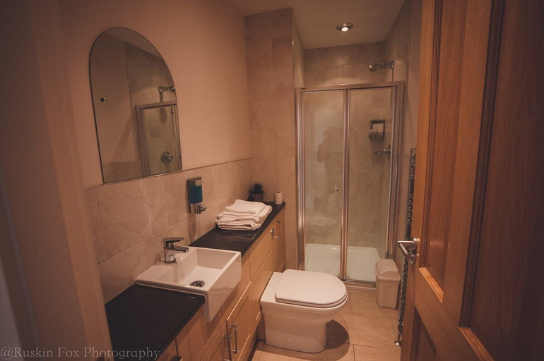 Bathroom, Apartment B, Aberdeen
