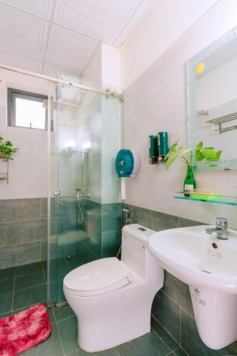 Bathroom 3, Vinh Khang Homestay, Da Nang