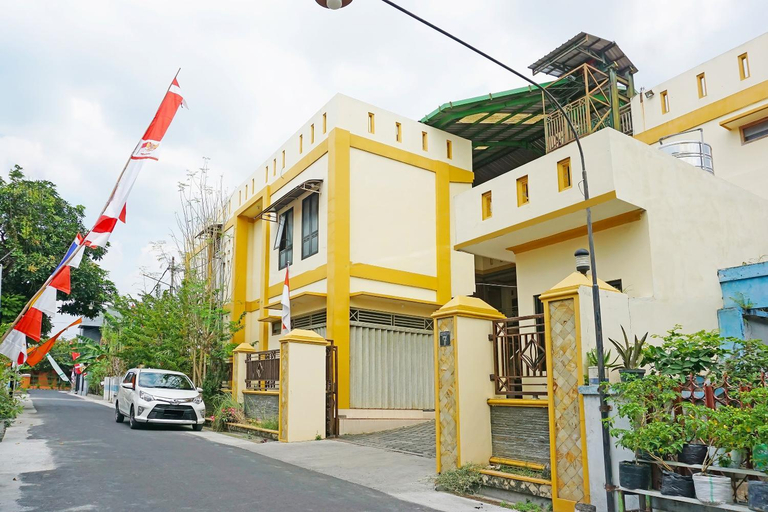 Exterior & Views 1, OYO 91580 Kost Bougenville Syariah, Madiun