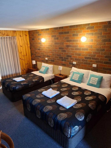 Bedroom 2, Country Road Motel St Arnaud, N. Grampians - St Arnaud