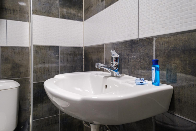 Bathroom 3, Veliko Turnovo Studios - Stylish & Convenient, Veliko Tarnovo