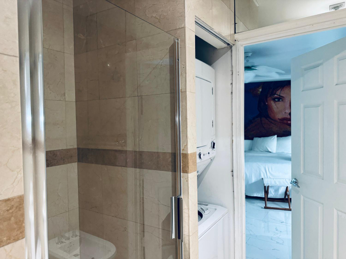 Bathroom, Sunrise Penthouse ocean view terrace beach few steps away SOBE, Miami-Dade