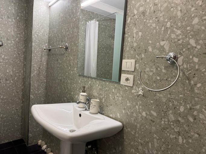 Bathroom 2, Double17 Apartaments, Gjirokastrës