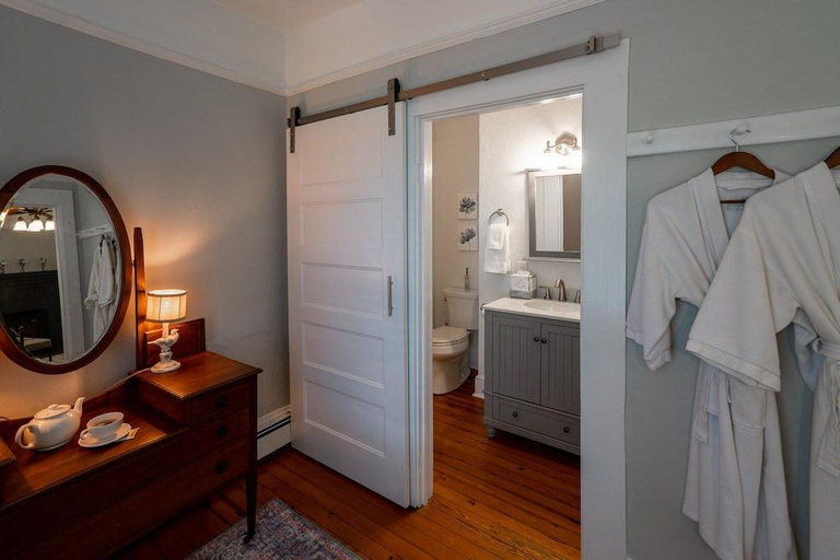 Bathroom, Beechwood Inn, Rabun