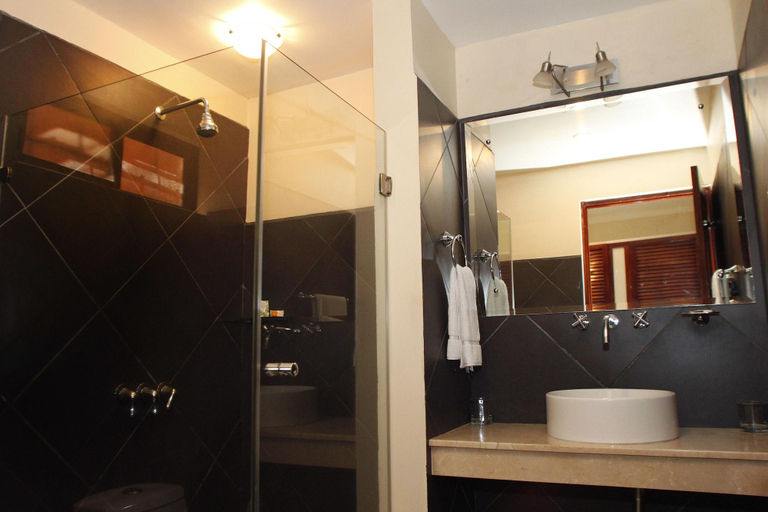 Bathroom 3, Hotel Arco Iris, Santa Cruz