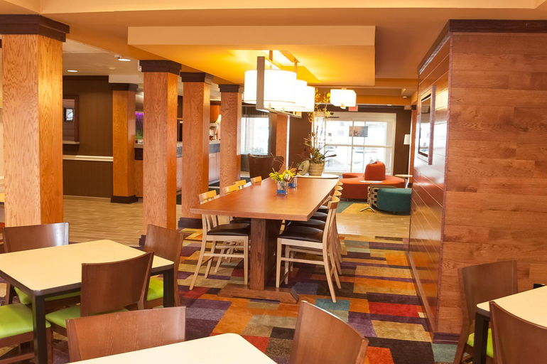 Food & Drinks 5, Comfort Inn & Suites Akron South, Summit