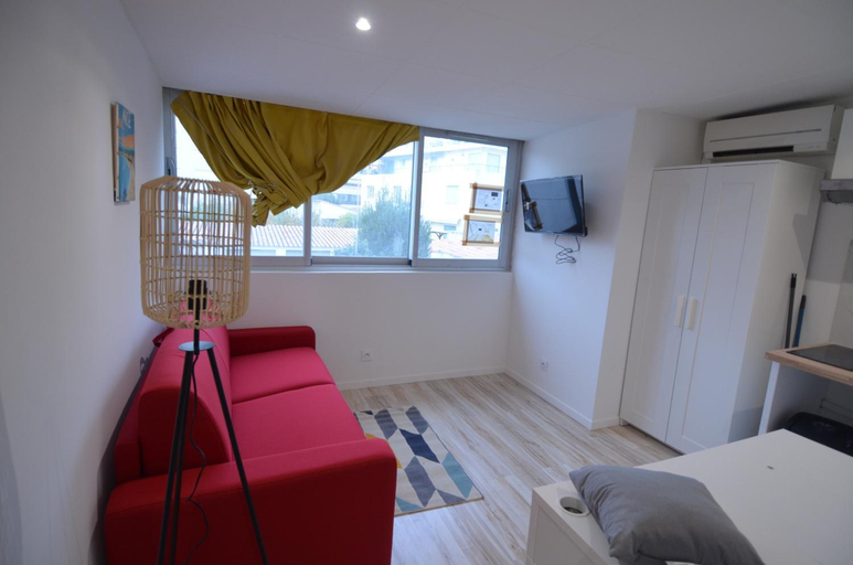 Bedroom, STUDIO CASSIN - next to tramway line 2 near airport, Alpes-Maritimes