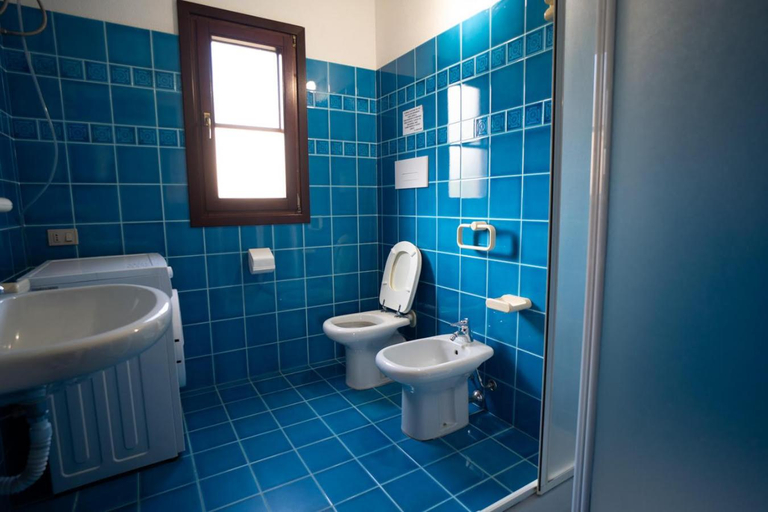 Bathroom 3, La Cinta Apartments, Nuoro