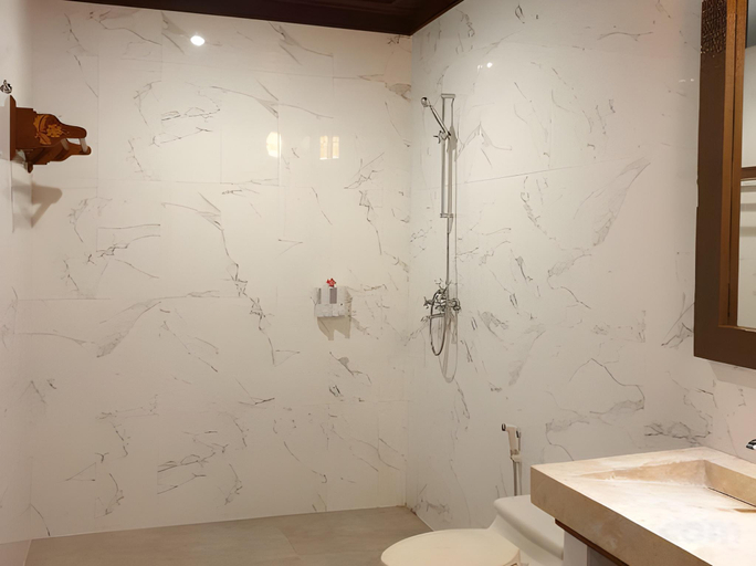 Bathroom 4, Kencana Garden Bungalow, Klungkung