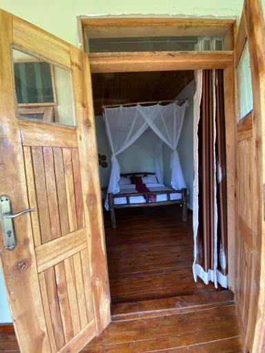 Bedroom 3, savannah murchison lodge, Bujenje