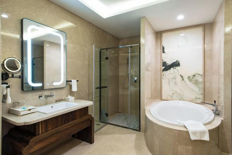 Bathroom 4, Xinda Hotel (Dali High-Speed Railway Station & Erhai Lake Park), Dali Bai
