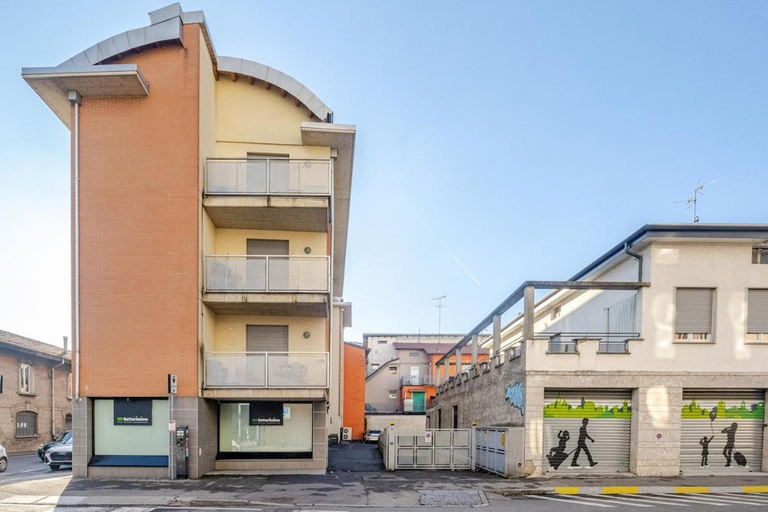 Others 3, CITY CENTER - Modern flat with PARKING and WIFI - Apt A, Bergamo