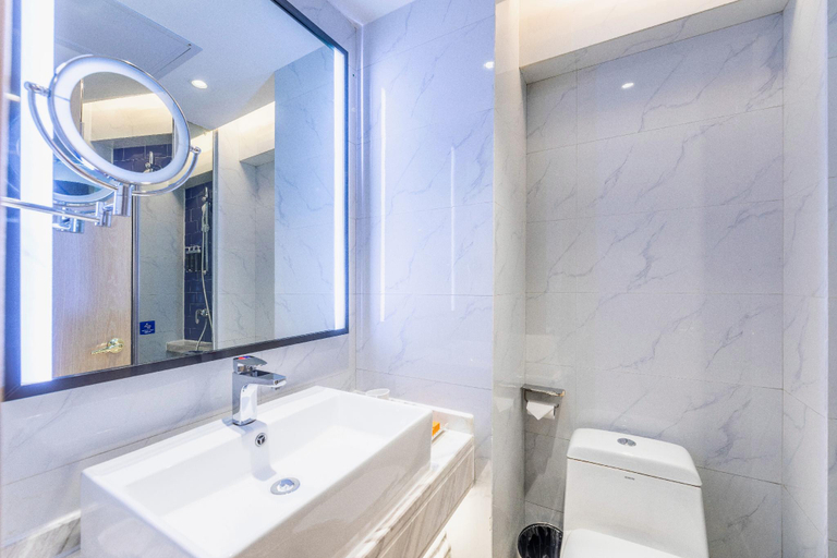 Bathroom 4, Kyriad Marvelous Hotel Yiyang Xiufeng Park, Yiyang