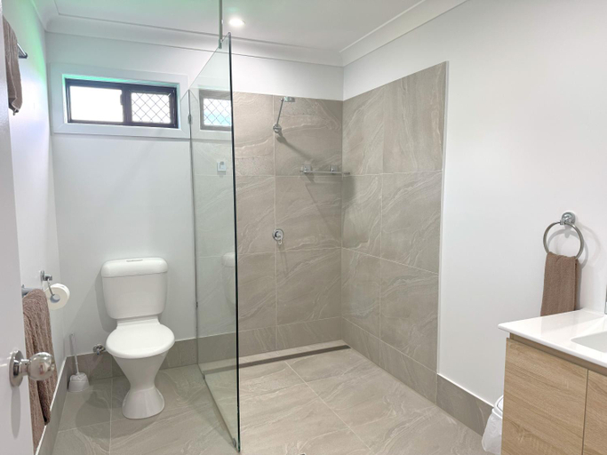 Bathroom 5, Karumba Point Sunset Caravan Park, Carpentaria