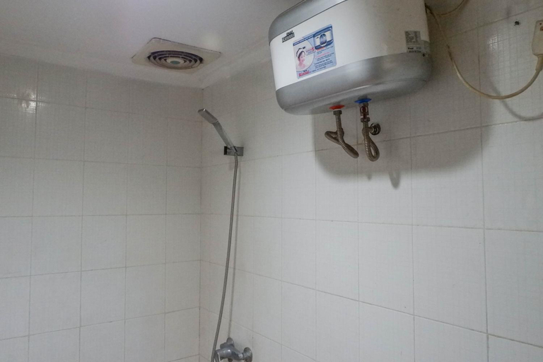 Bathroom 5, High Point Serviced Apartment, Surabaya