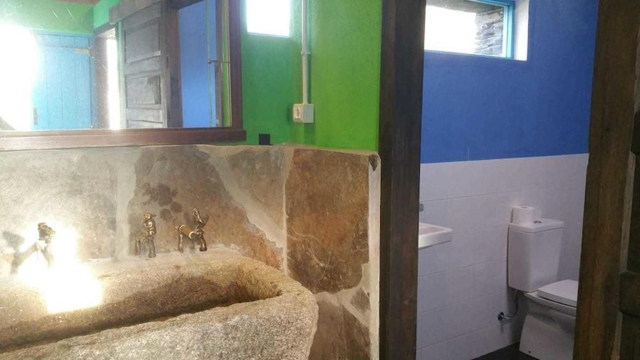 Bathroom 4, O Albergue - Hostel, Lugo