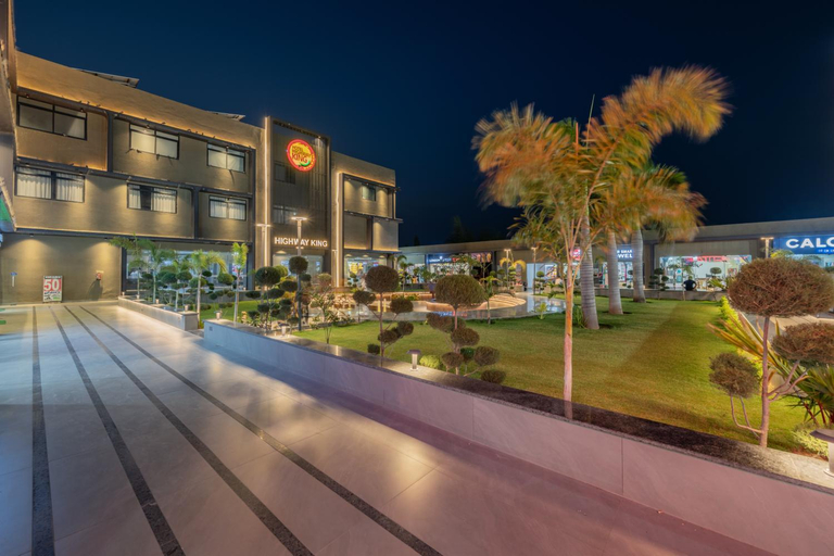 Exterior & Views